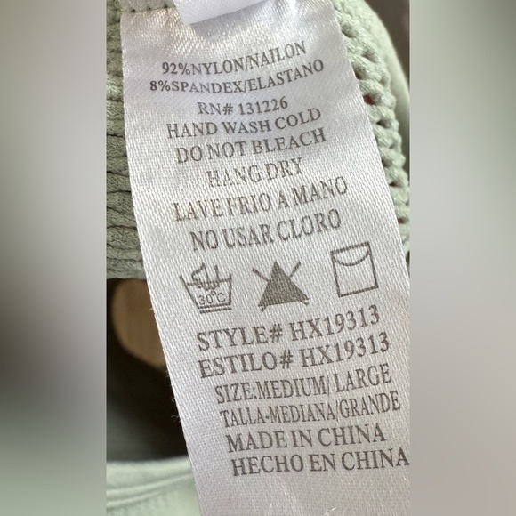 Bella Seamless Sage Green Active Mesh Top Size M/L - Picture 3 of 4